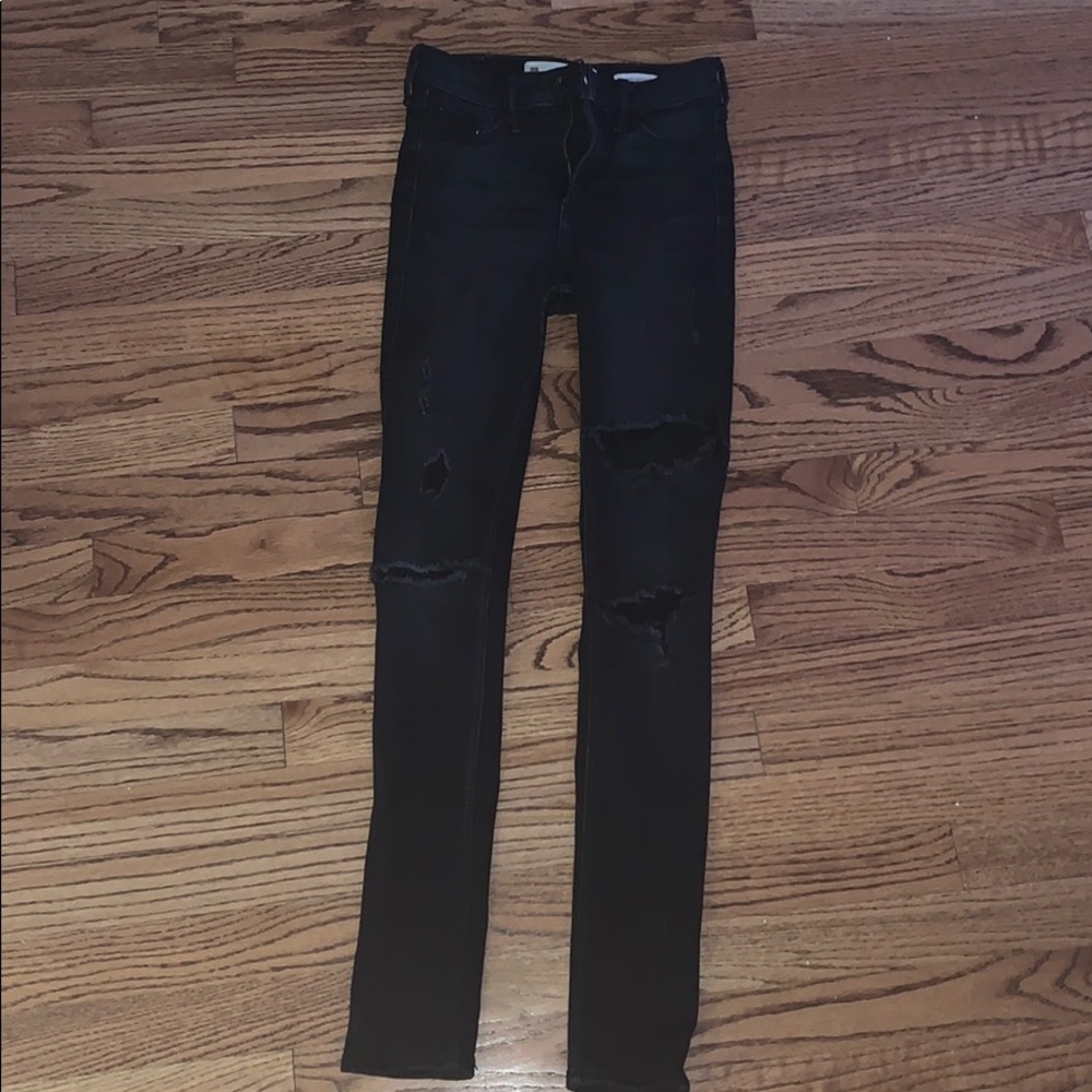 holister black skinny jeans with ripps